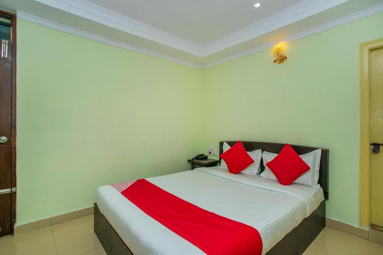 Oyo 25121 Bns Lodge Bangalore Eksteriør bilde