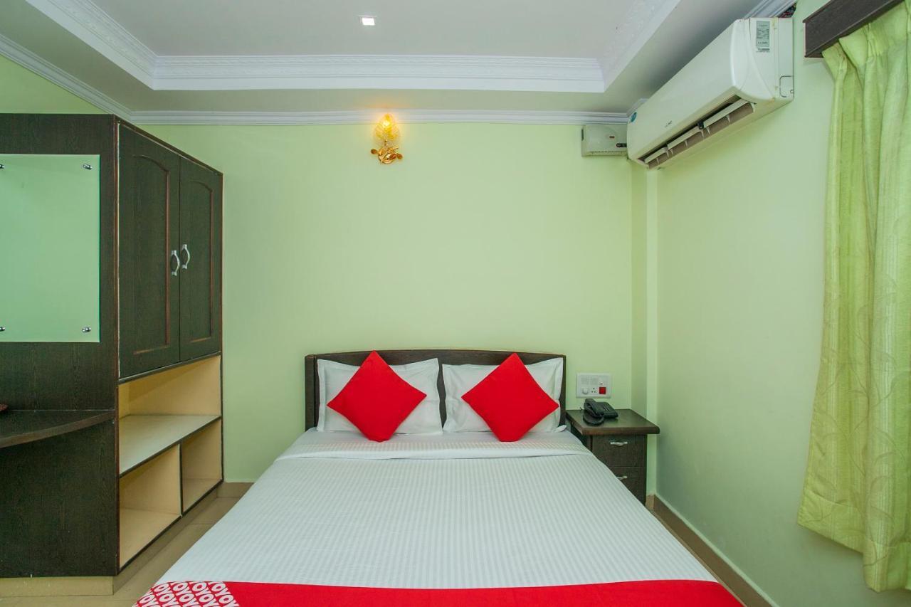 Oyo 25121 Bns Lodge Bangalore Eksteriør bilde