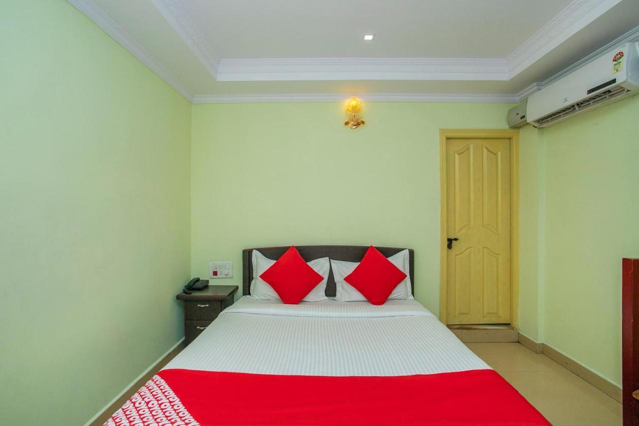 Oyo 25121 Bns Lodge Bangalore Eksteriør bilde
