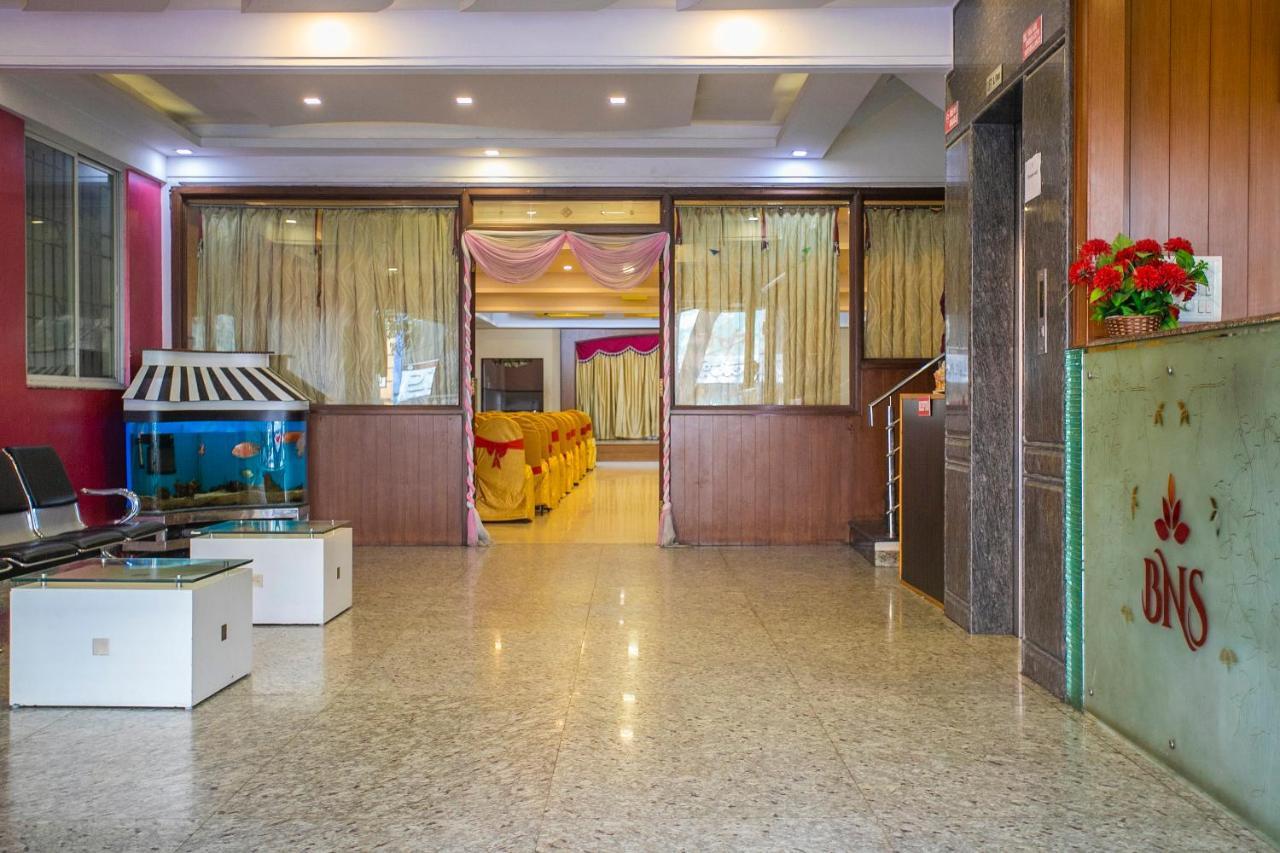 Oyo 25121 Bns Lodge Bangalore Eksteriør bilde