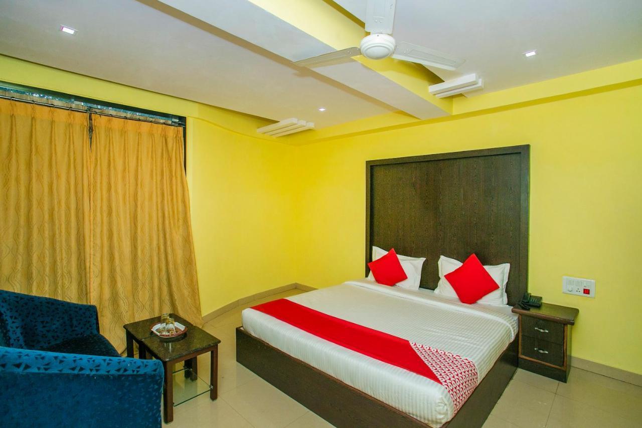 Oyo 25121 Bns Lodge Bangalore Eksteriør bilde